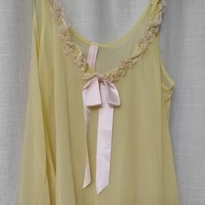 Victoria's Secret Size Small Yellow Set Lingerie Set! Excellent!